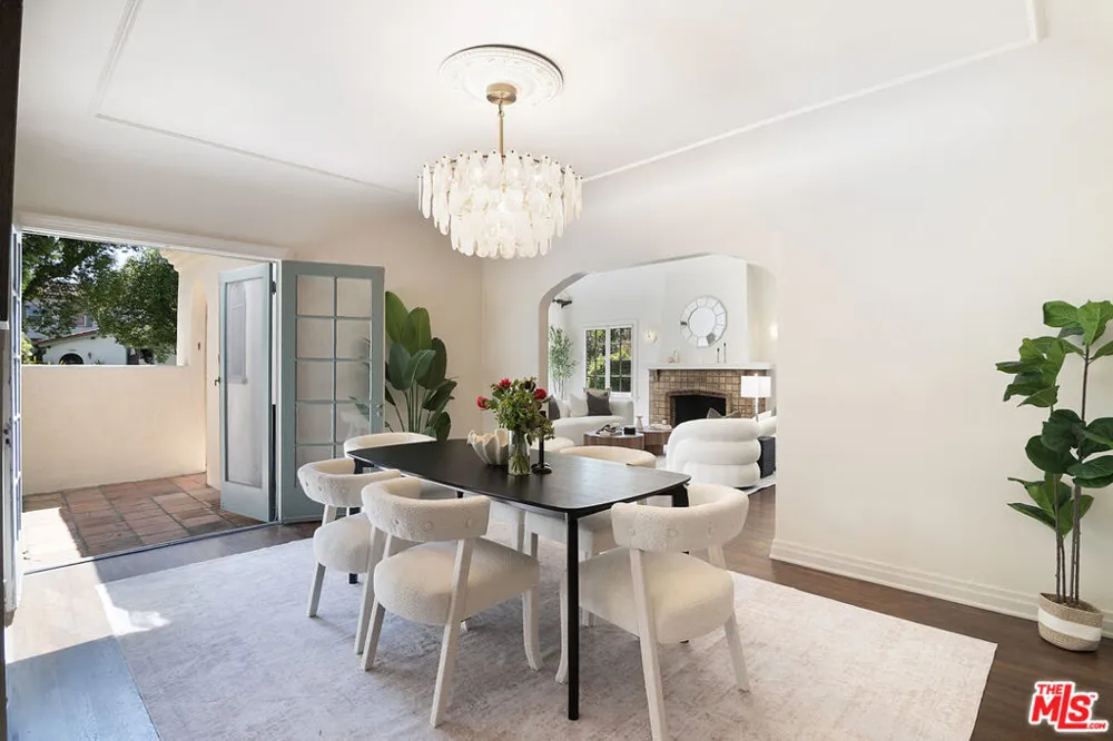 121 S Poinsettia Place Los Angeles, CA 90036