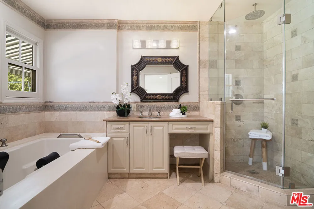 121 S Poinsettia Place Los Angeles, CA 90036