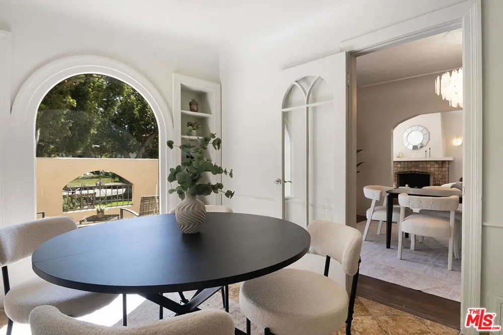 121 S Poinsettia Place Los Angeles, CA 90036