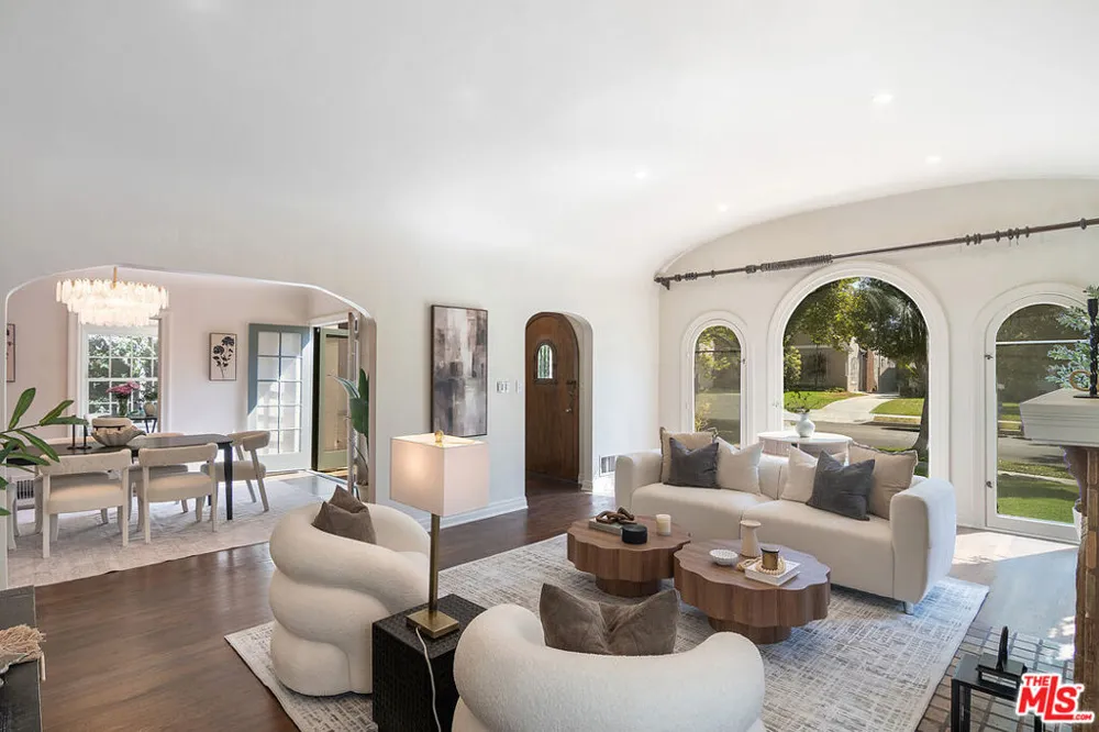 121 S Poinsettia Place Los Angeles, CA 90036