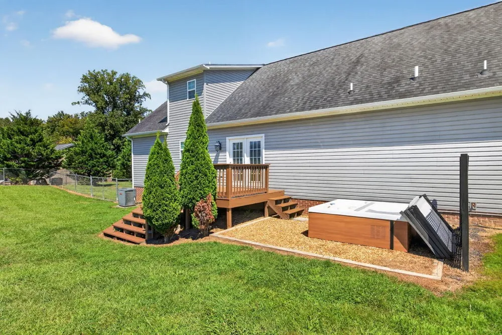1521 Bay View Dr Cookeville, TN 38506