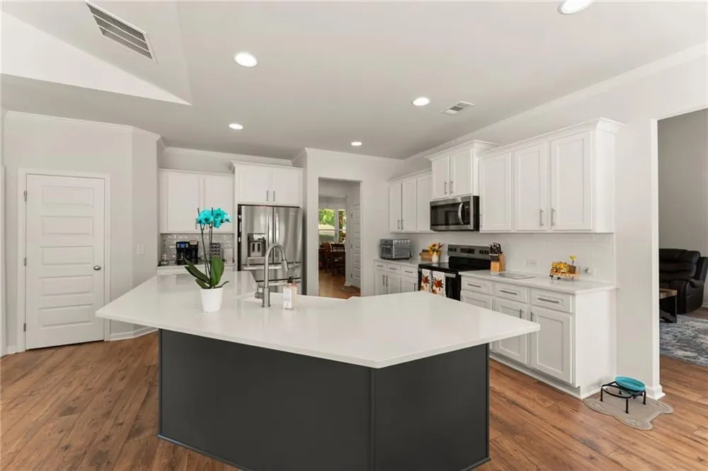 202 Old Lake Lane Dawsonville, GA 30534