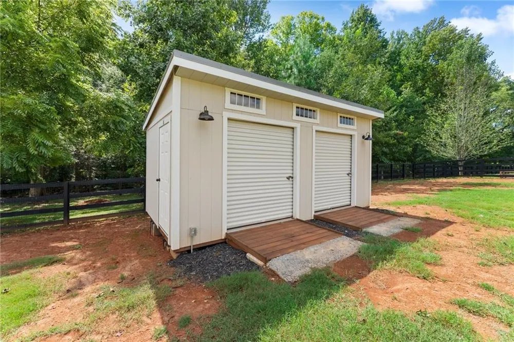 202 Old Lake Lane Dawsonville, GA 30534