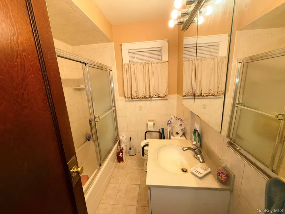 2284 Wynsum Avenue Merrick, NY 11566