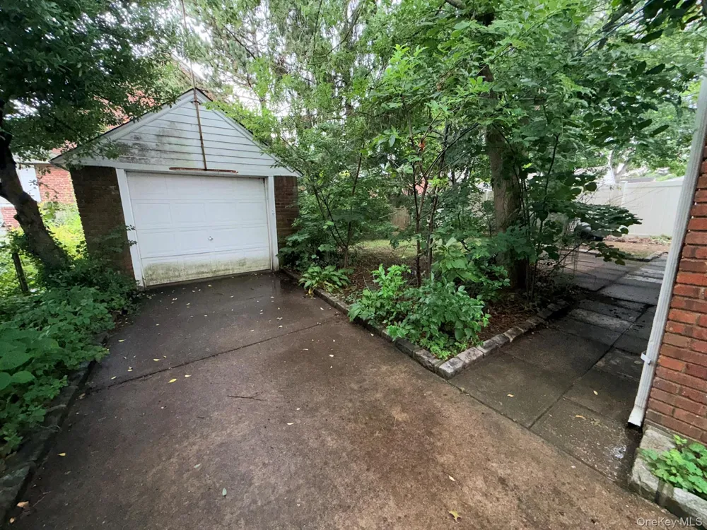 2284 Wynsum Avenue Merrick, NY 11566