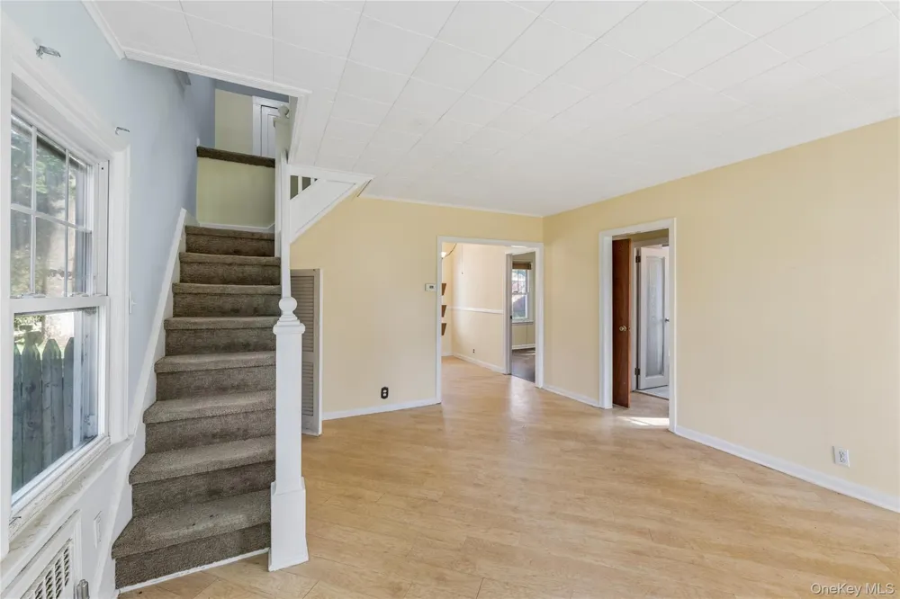 36 Lakeview Court Ronkonkoma, NY 11779