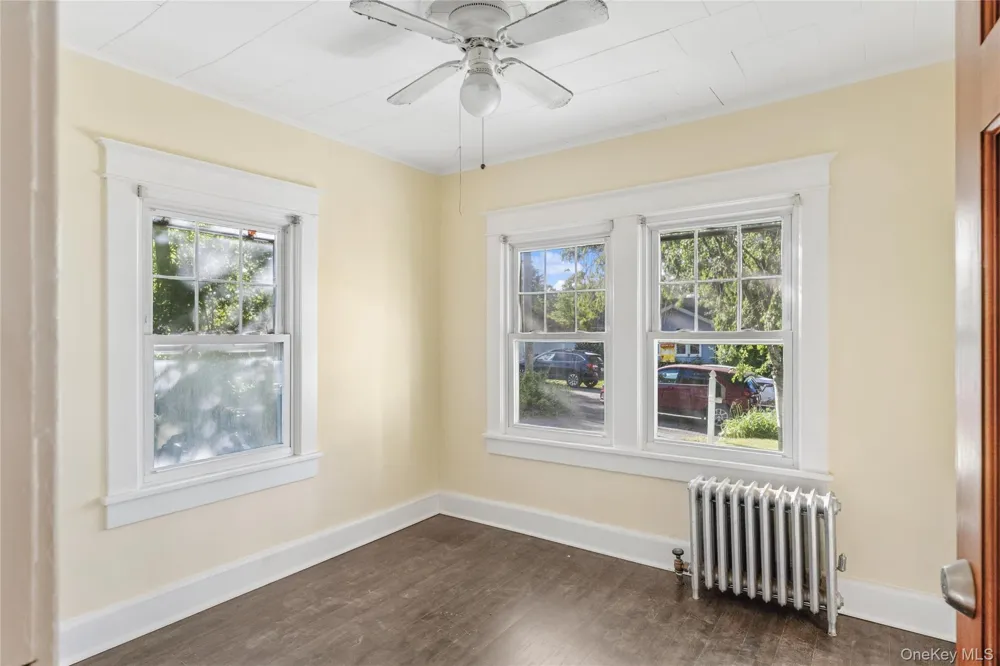 36 Lakeview Court Ronkonkoma, NY 11779