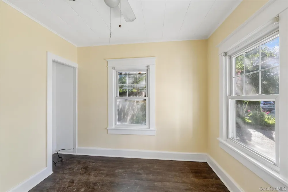 36 Lakeview Court Ronkonkoma, NY 11779
