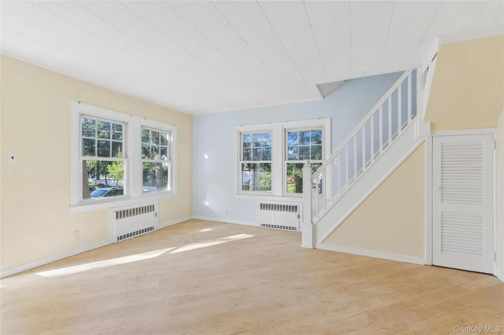36 Lakeview Court Ronkonkoma, NY 11779