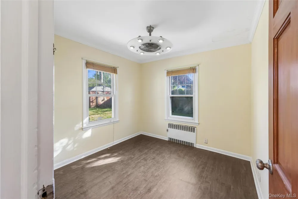 36 Lakeview Court Ronkonkoma, NY 11779