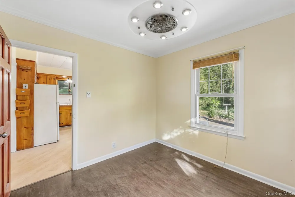 36 Lakeview Court Ronkonkoma, NY 11779