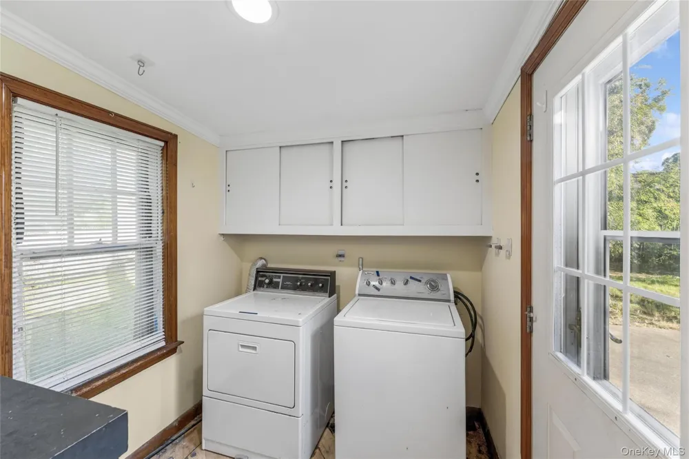 36 Lakeview Court Ronkonkoma, NY 11779