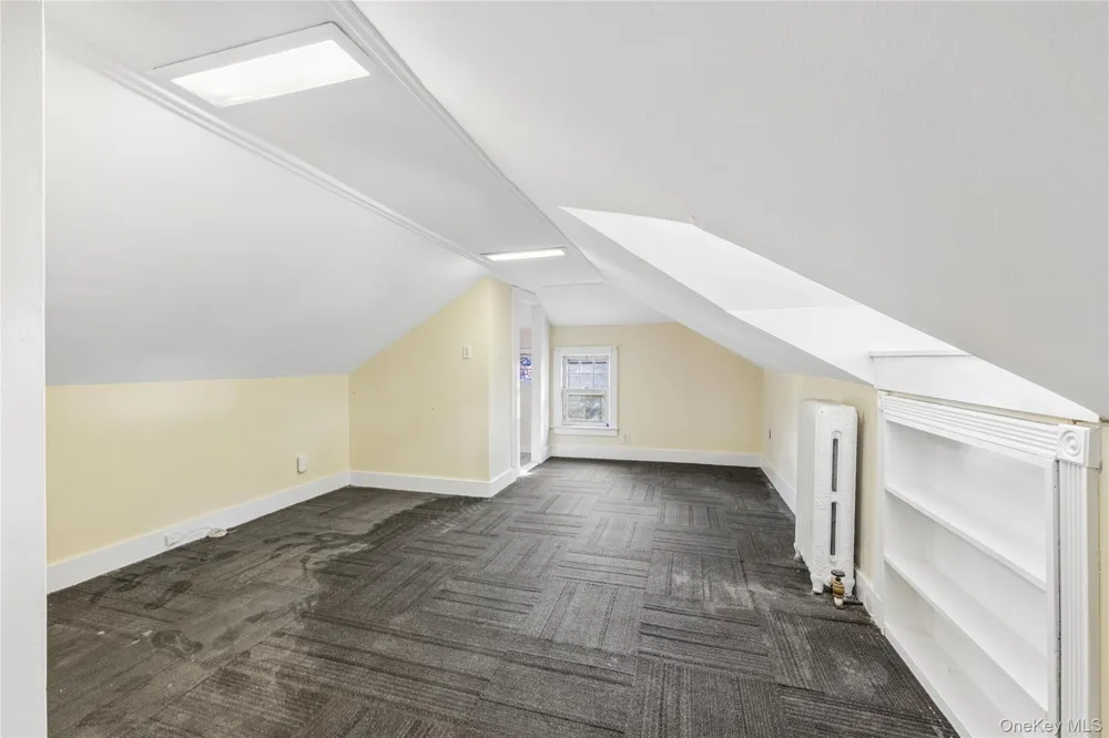 36 Lakeview Court Ronkonkoma, NY 11779