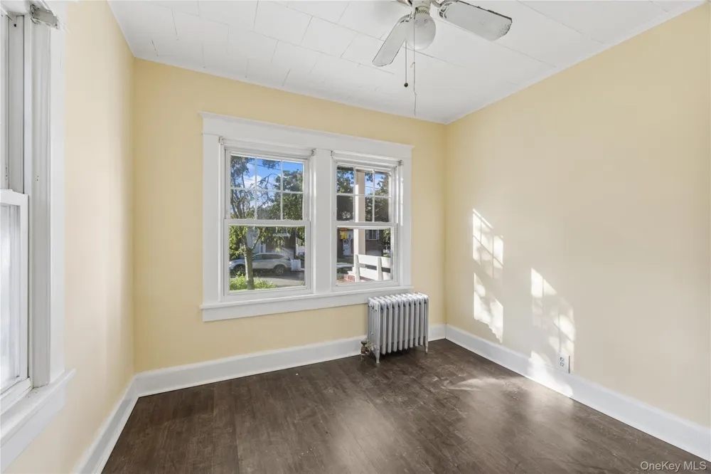 36 Lakeview Court Ronkonkoma, NY 11779