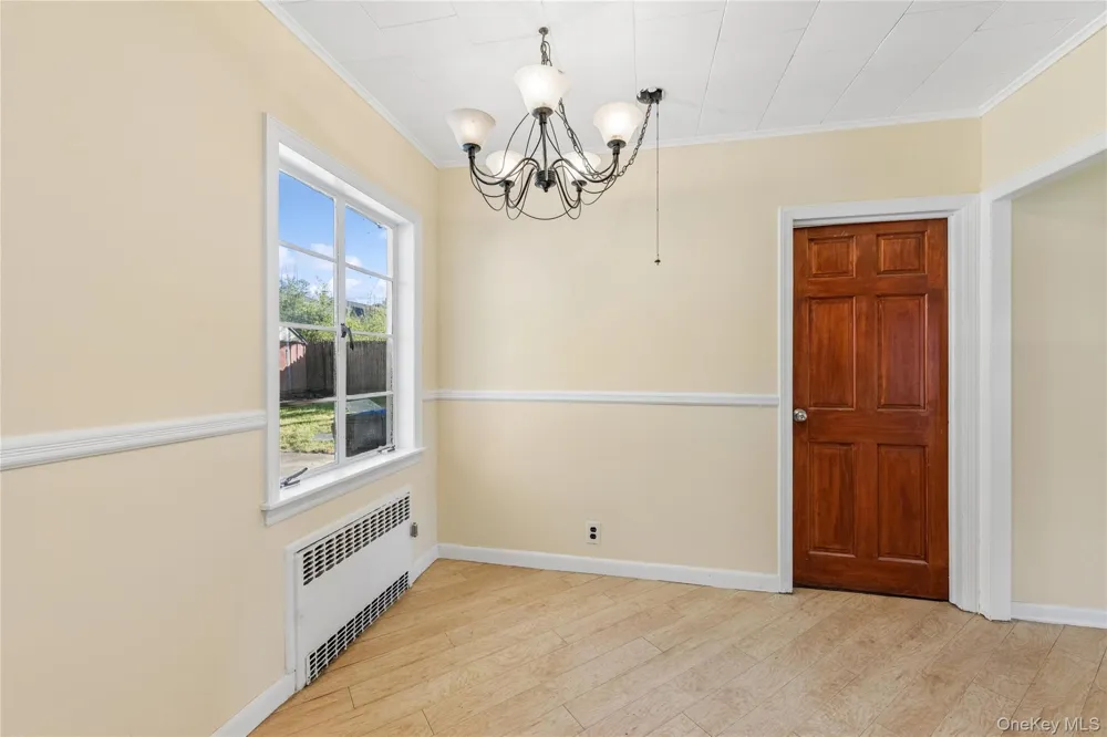 36 Lakeview Court Ronkonkoma, NY 11779