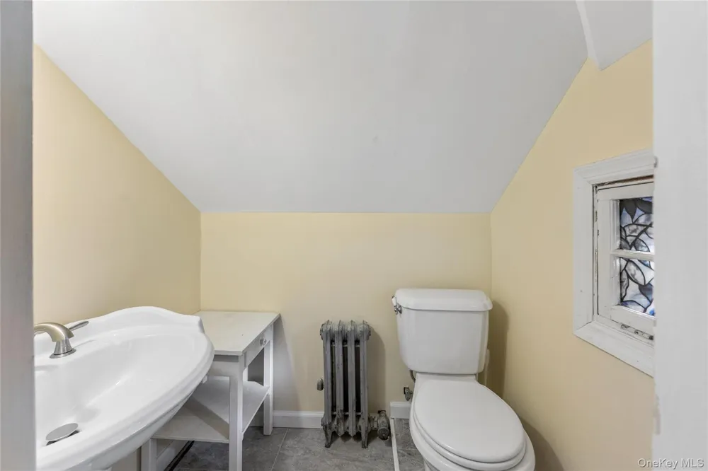 36 Lakeview Court Ronkonkoma, NY 11779