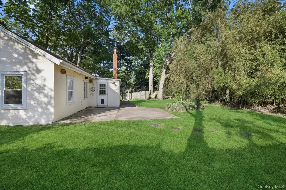 36 Lakeview Court Ronkonkoma, NY 11779