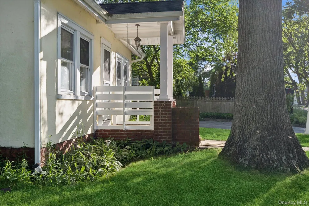 36 Lakeview Court Ronkonkoma, NY 11779