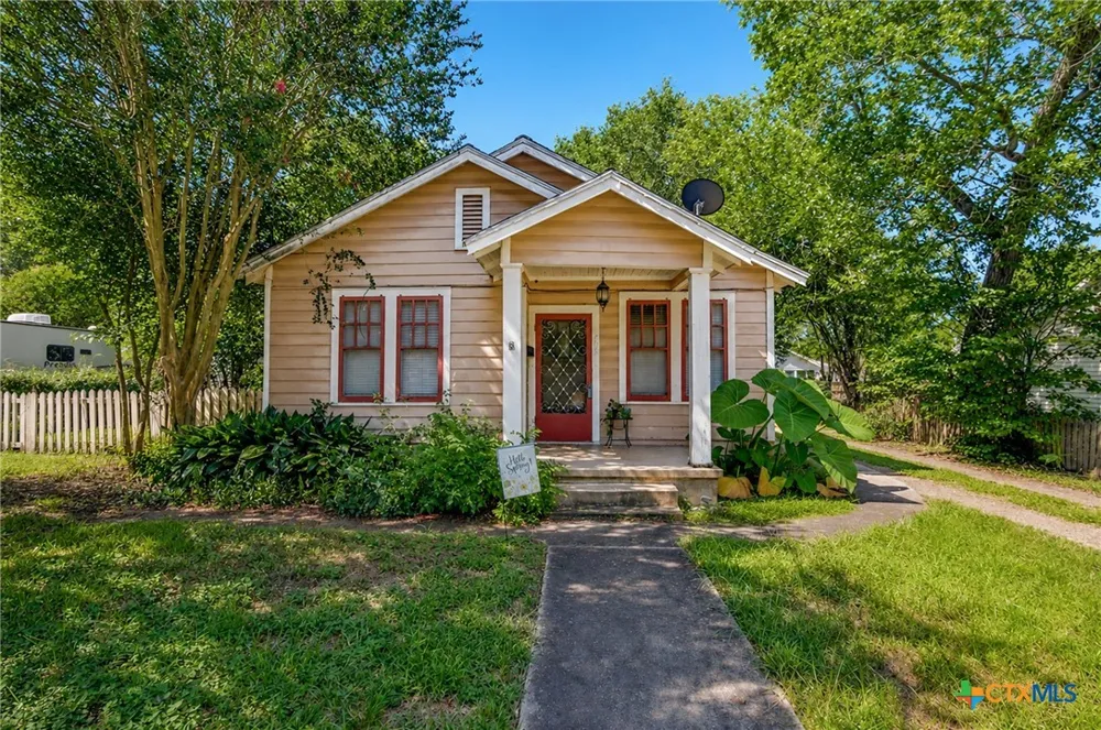705 W San Antonio Street Victoria, TX 77901