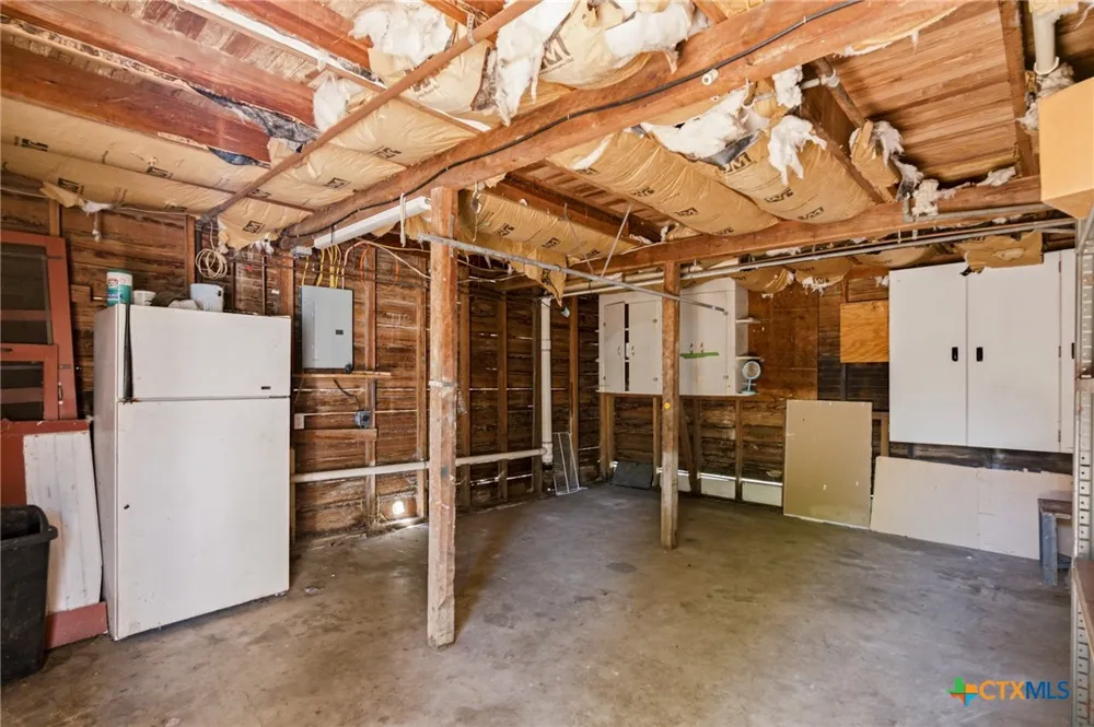 705 W San Antonio Street Victoria, TX 77901