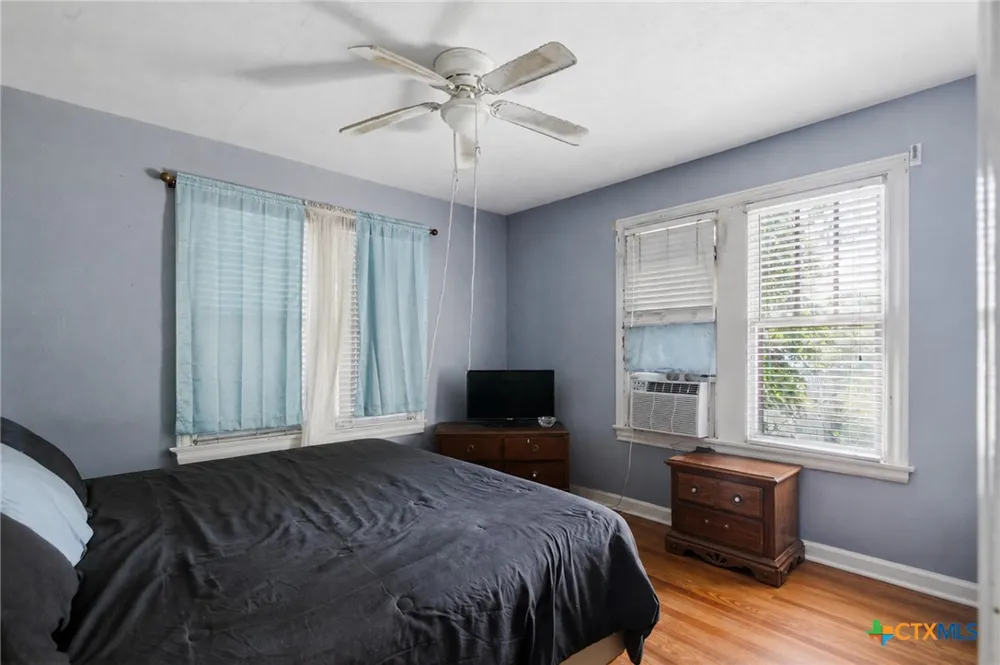 705 W San Antonio Street Victoria, TX 77901