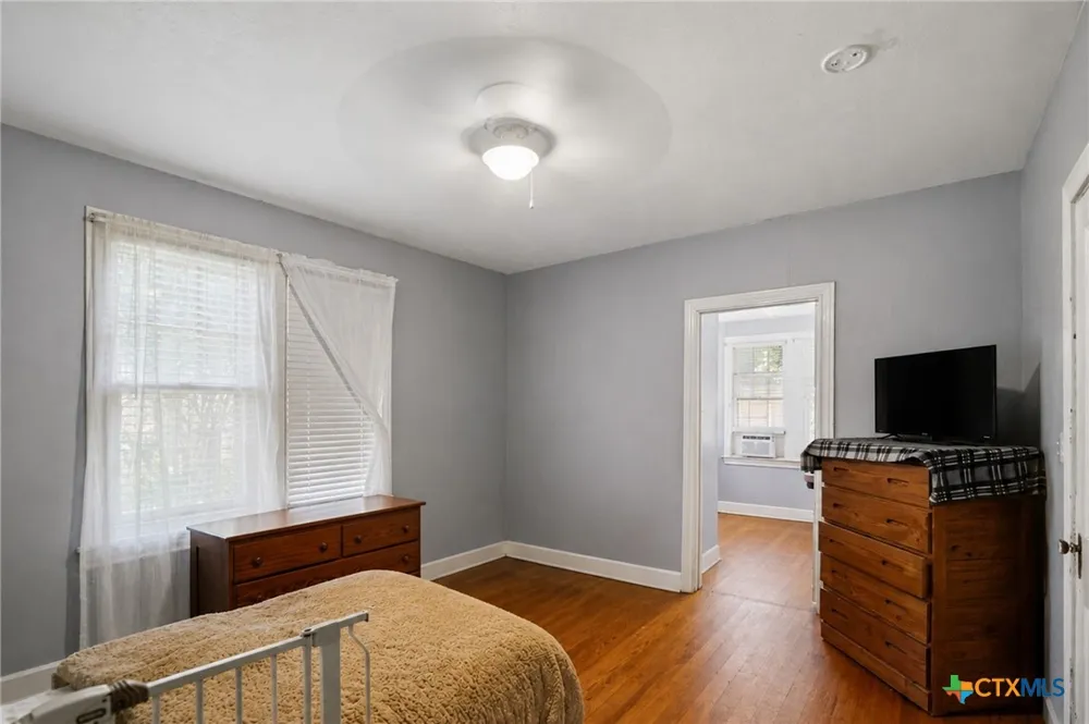 705 W San Antonio Street Victoria, TX 77901