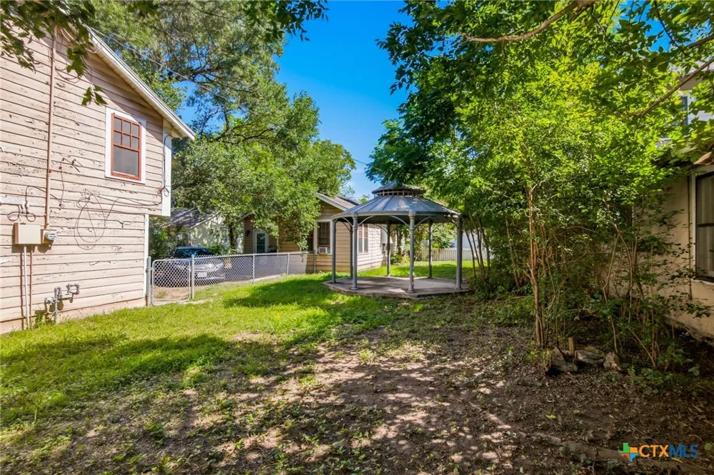 705 W San Antonio Street Victoria, TX 77901