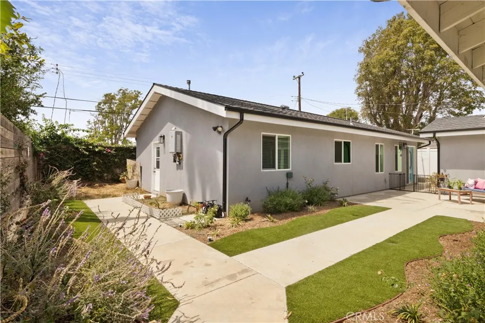 2049 Monrovia Costa Mesa, CA 92627
