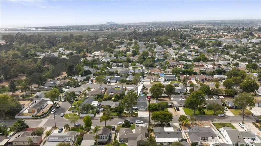 2049 Monrovia Costa Mesa, CA 92627