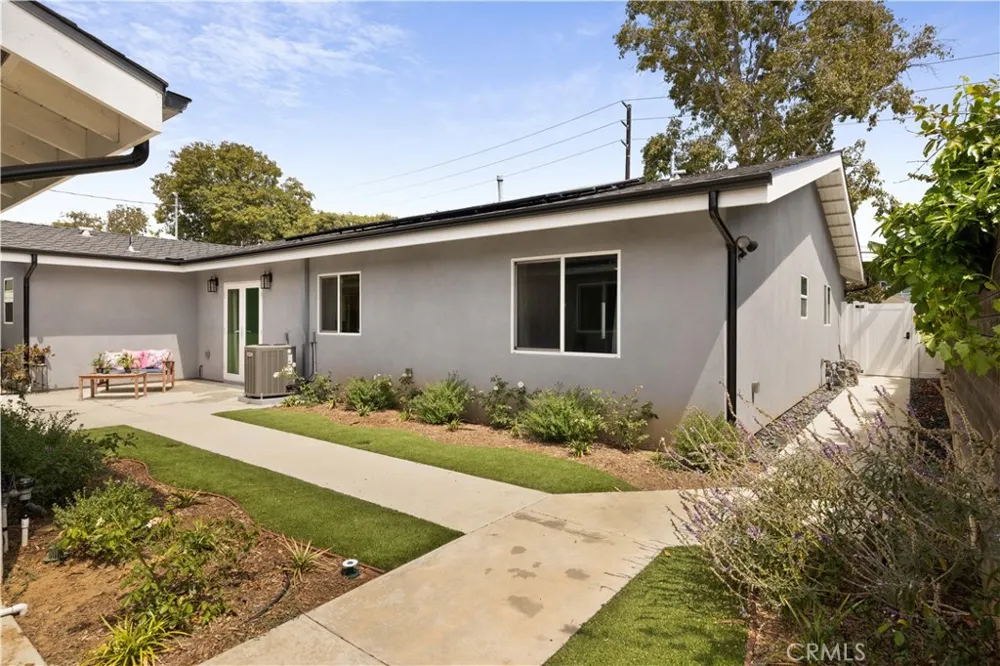 2049 Monrovia Costa Mesa, CA 92627