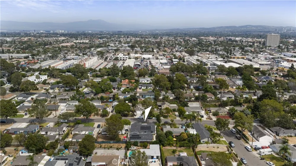 2049 Monrovia Costa Mesa, CA 92627