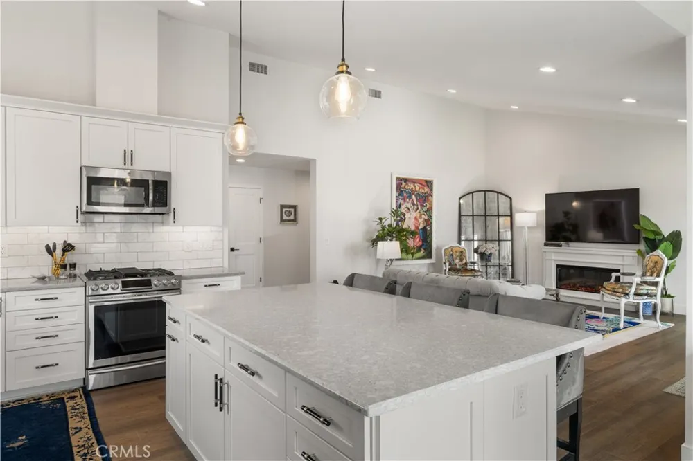 2049 Monrovia Costa Mesa, CA 92627