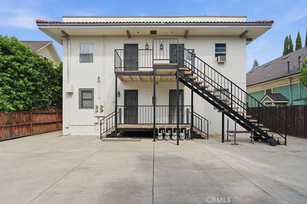 943 Chestnut Avenue Long Beach, CA 90813