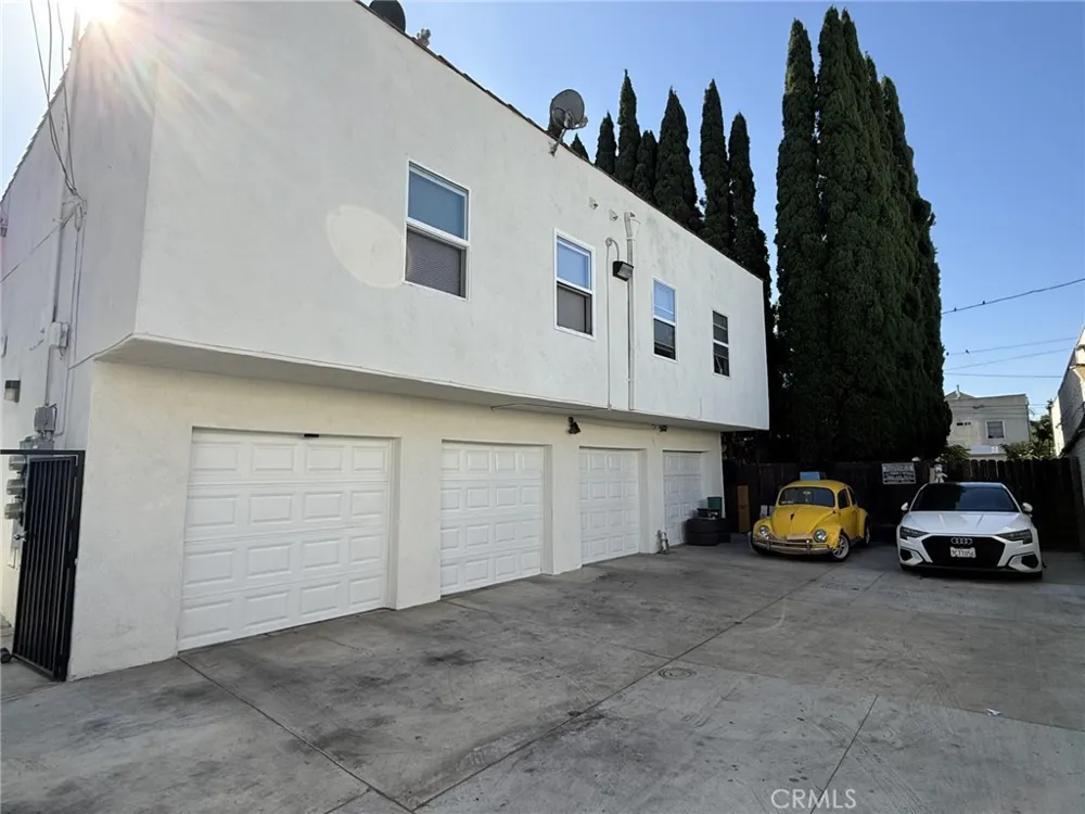 943 Chestnut Avenue Long Beach, CA 90813