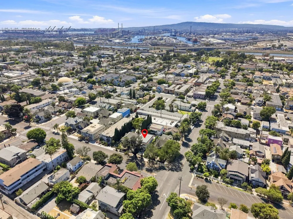943 Chestnut Avenue Long Beach, CA 90813