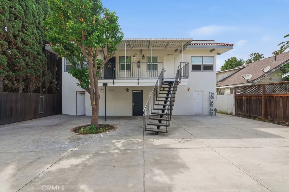 943 Chestnut Avenue Long Beach, CA 90813