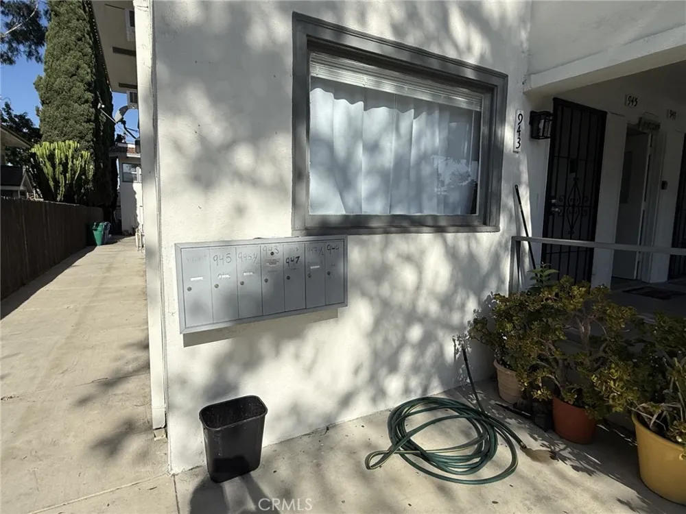 943 Chestnut Avenue Long Beach, CA 90813