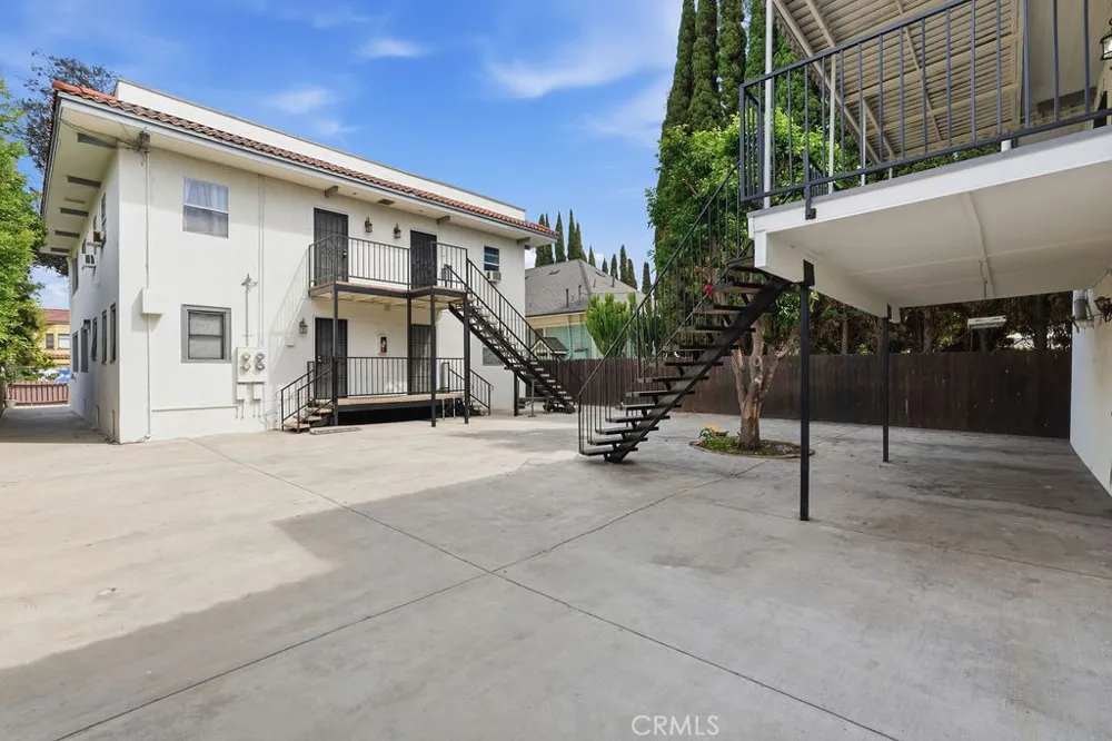 943 Chestnut Avenue Long Beach, CA 90813