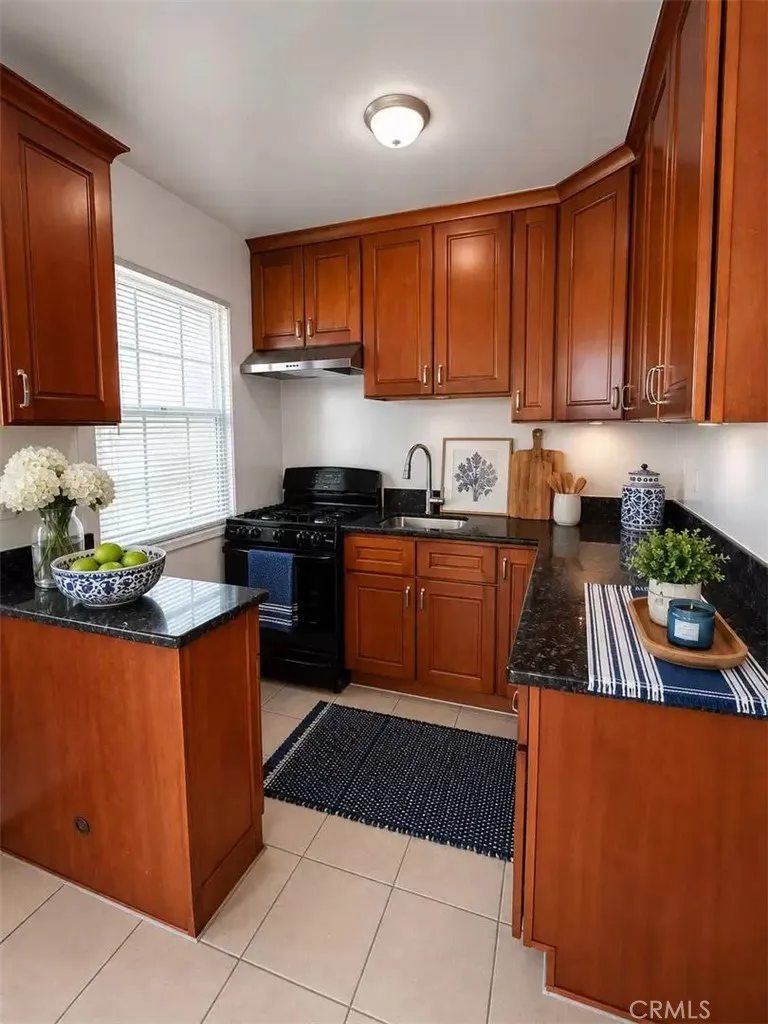 943 Chestnut Avenue Long Beach, CA 90813