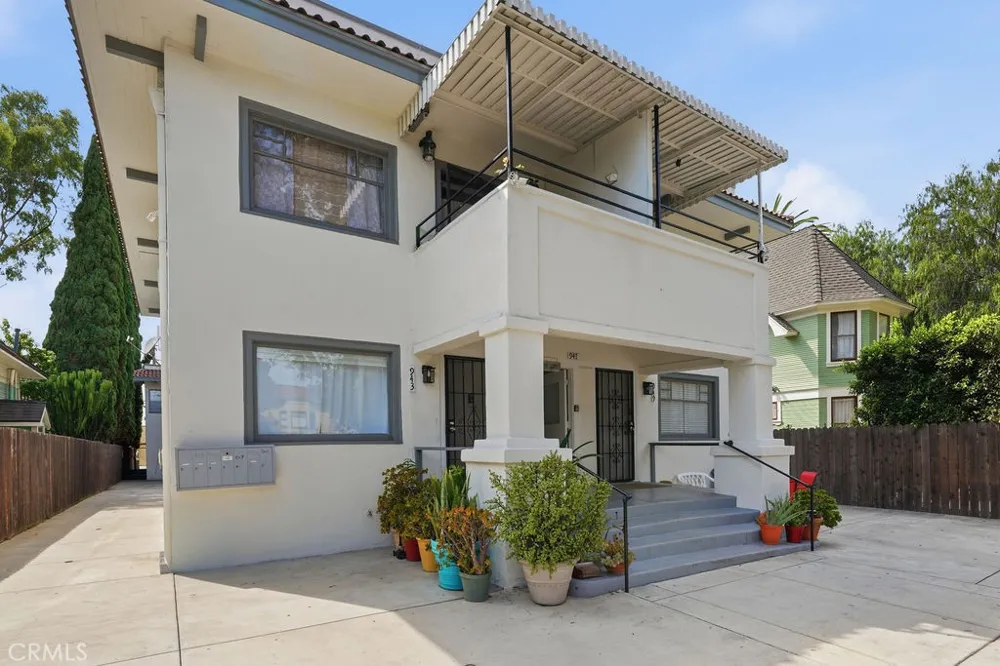 943 Chestnut Avenue Long Beach, CA 90813