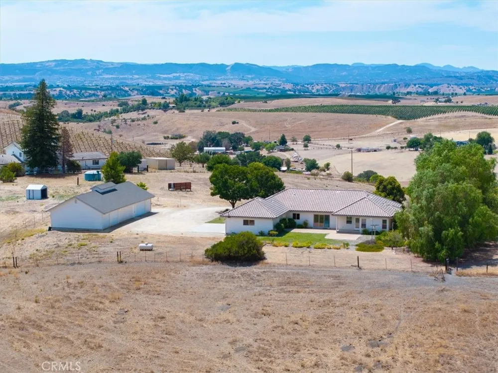 6269 Hog Canyon Road San Miguel, CA 93451