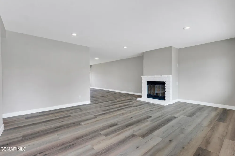 359 Garfield Rondo Ventura, CA 93003