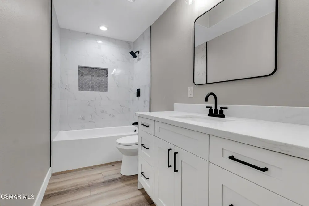 359 Garfield Rondo Ventura, CA 93003