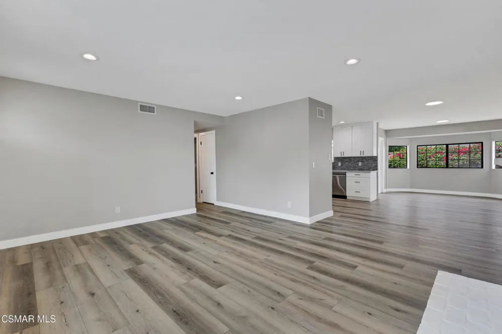 359 Garfield Rondo Ventura, CA 93003