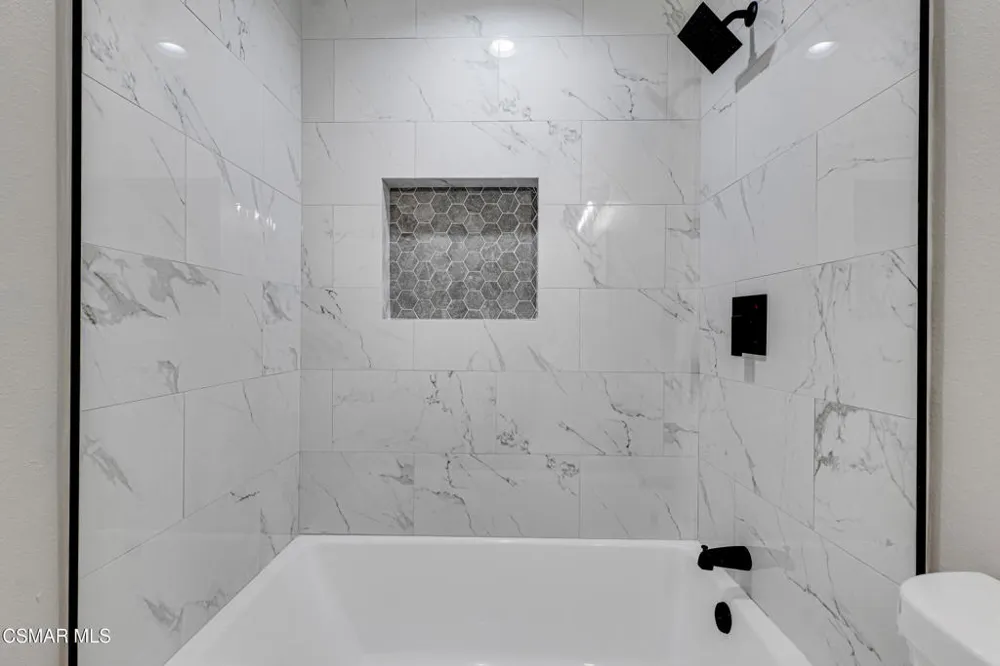 359 Garfield Rondo Ventura, CA 93003