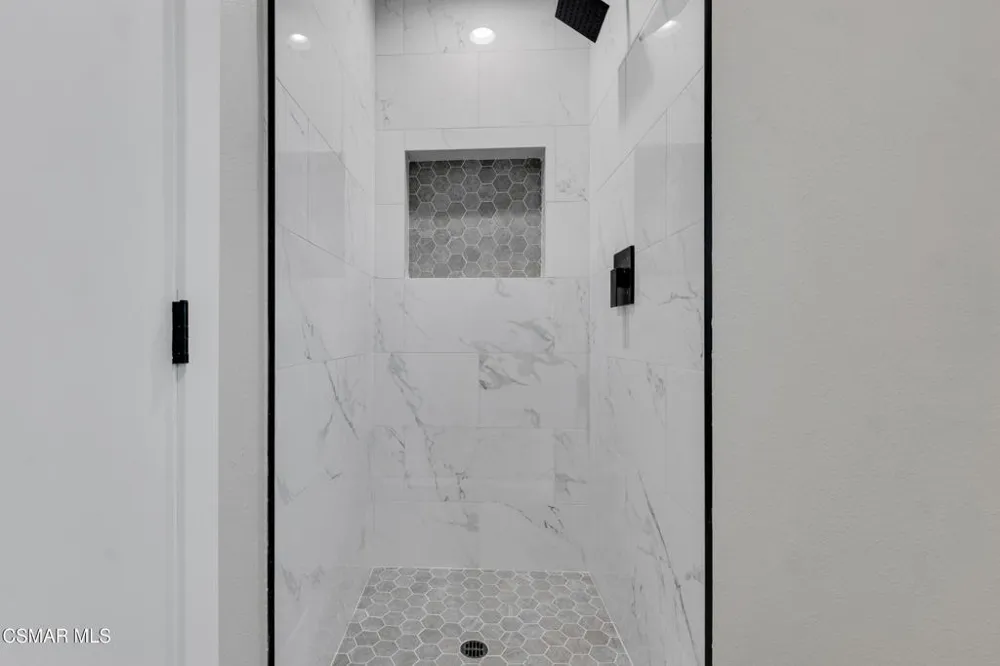 359 Garfield Rondo Ventura, CA 93003