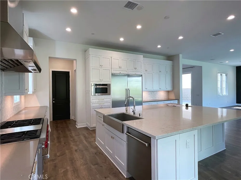 57 Pulsa Irvine, CA 92618