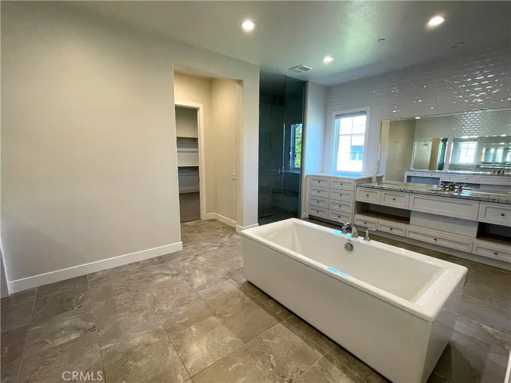57 Pulsa Irvine, CA 92618