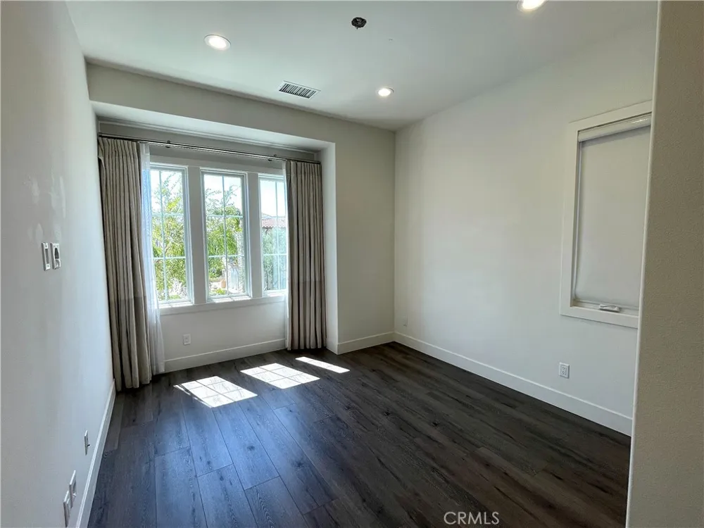 57 Pulsa Irvine, CA 92618