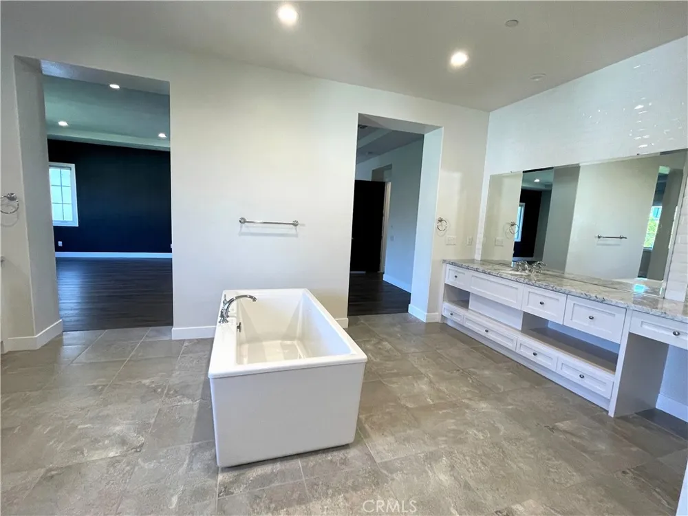 57 Pulsa Irvine, CA 92618